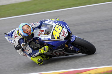Was he just playing with us before? The Doctor is certainly back on championship winning form... AND with a brilliant helmet design. Sorry, it just makes me laugh every time I look at it...