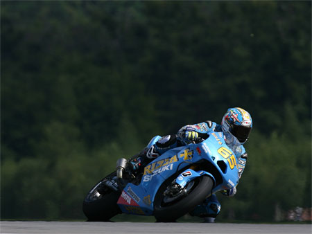 Totally gartuitous Capirossi shot. Because we think he's a diamond geezer. And because it's a beautiful picture...