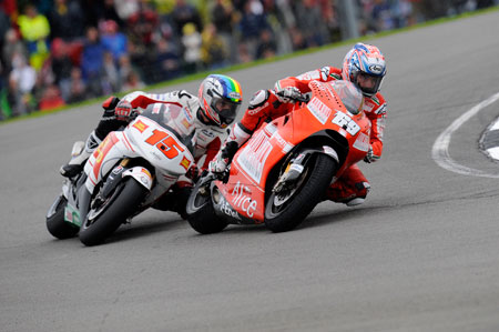 Enlarge this picture and look at Nicky Hayden's tyres. Now look at his face. This is a man who is NOT having a good time...