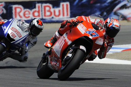 Stoner and Lorenzo battle to see who has the best painkillers (Ducati)