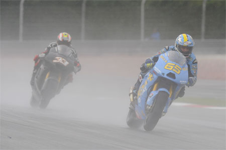 Just to give you an idea of how bad conditions really were... Capirossi hides Melandri in the spray (Suzuki)