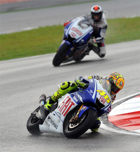 Valentino Ross and Jorge Lorenzo splash around...(Yamaha)