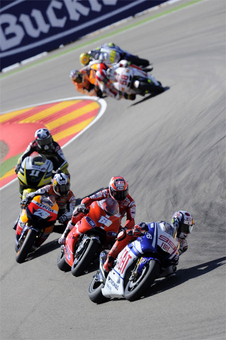 Lorenzo leads Hayden leads Pedrosa leads Spies early in the race. Simoncelli, Dovizioso and Rossi follow. (Pic: Yamaha)
