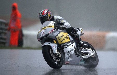 Hiroshi Aoyama is known as "hero" in the paddock. This is the 1st practice session, and perhaps you can see why. He was the only guy out there... (Pic: Interwetten Honda)