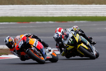 Same shot a bit later. Spies has passed Simoncelli..