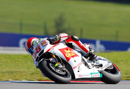 Marco Simoncelli looked very much as though this would be his weekend... (Pic: MotoGP)
