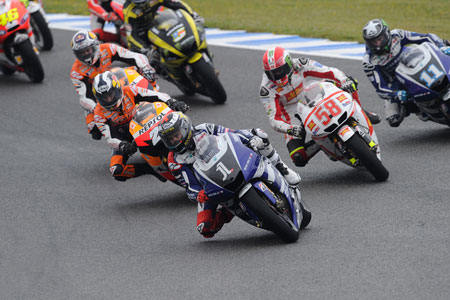 Turn one, lap one. Lorenzo leads Simoncellie, Stoner, Pedrosa and Spies. (Yamaha)