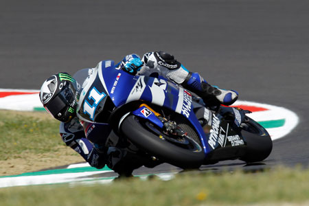 Ben Spies on his way to another solid qualifying. The man really is very good... (Pic: Yamaha)