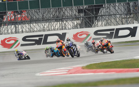 Lorenzo takes the lead out of the first corner. Toni Elias is out of shot to the right. From our perspective.... (Pic: Yamaha)