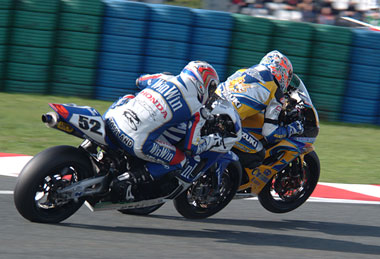 Toseland and Corser have time for a little synchronised wheelying at the exit to Adelaide. They kept at this for most of the race...