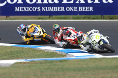 This is about as big a gap between Toseland and Bayliss as we saw all weekend...