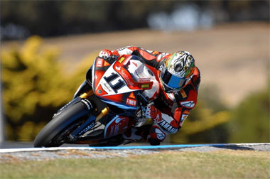 Mr Superpole, Troy "smooth as you like" Corser in action.