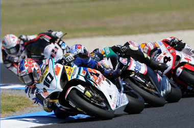Fonsi Nieto is another rider who has really come into his own now that someone has given him a good bike. Here he holds off Biaggi, Fabrizio and Xaus, and still manages to keep it looking tidy, too.