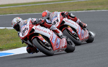 Fabrizio and Haga. Expect to see this sort of thing quite a lot this year. Though not, I suspect, necessarily in this order...(Xerox Ducati)