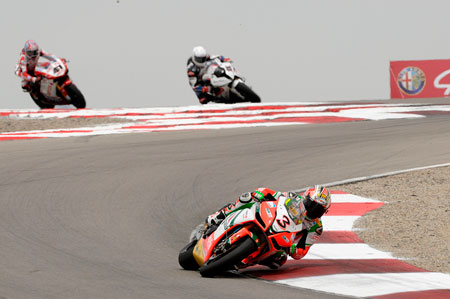 Biaggi, Ciorser, Haga. There's a heck of a lot of experience and talent in this shot... (Pic: Aprilia)
