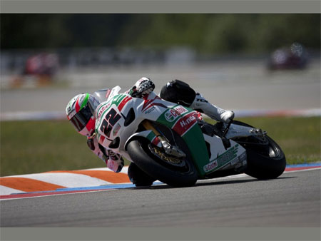 Alex Lowes made his SBK debut this weekend. Keep an eye on this lad... (Pic: Castrol Honda)