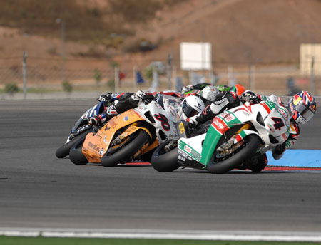The first six bikes are all in this shor. Rea leads Guintoli, Melandri, Laverty, Checa and Sykes. How close do you want your racing to be?