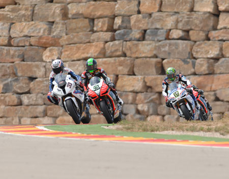 An unusual situation. Biaggi bringing uo the rear of this group on the last lap...
