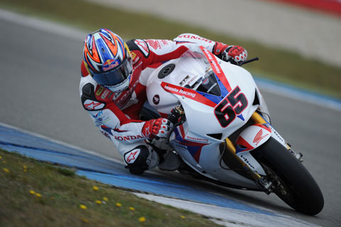 This man has a chunk of his finger missing, and still managed to win a race. Ladies and gentlemen, I give you Jonathan Rea, man of the meet. (Pic: Dunk Lamont)