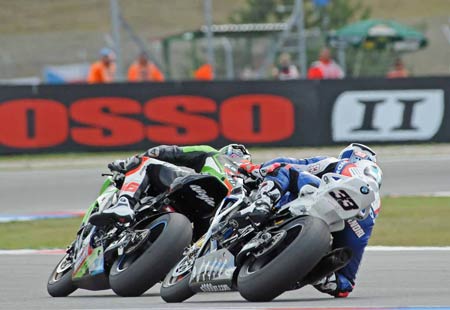 It went on like this for lap after lap... Sykes manages to repass Melandri and make it stick.