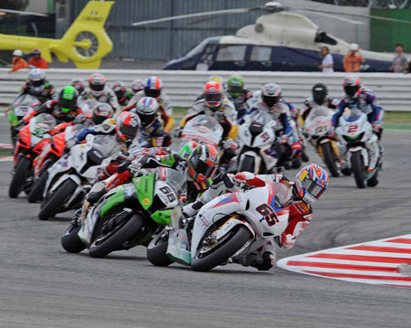 The first corner frenzy, as Jonathan Rea leads Tom Sykes and Guigliano...