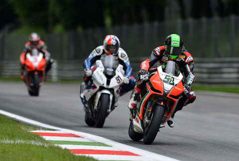 Laverty leads Haslam leads Biaggi, shortly before conditions made it too dangerous to continue... (Pic: Aprilia)