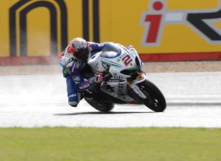 Leon Camier and the Fixi Crescent Suzuki finally seemed to have sorted their problems and got things working properly...