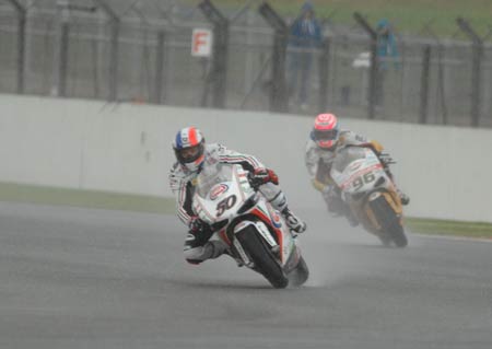 Early stages and the weather is merely disgusting. Guintoli and Smrz have already pulled a huge lead, presumably after the practice they got on wets in Race 1...